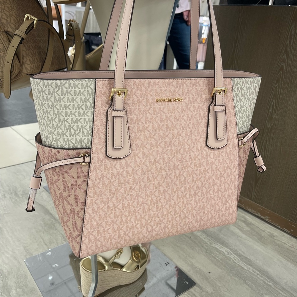 Michael Kors Voyager Lg Color-Block Signature Logo Tote
Powder Blush Multi 
NWT - Picture 5 of 16